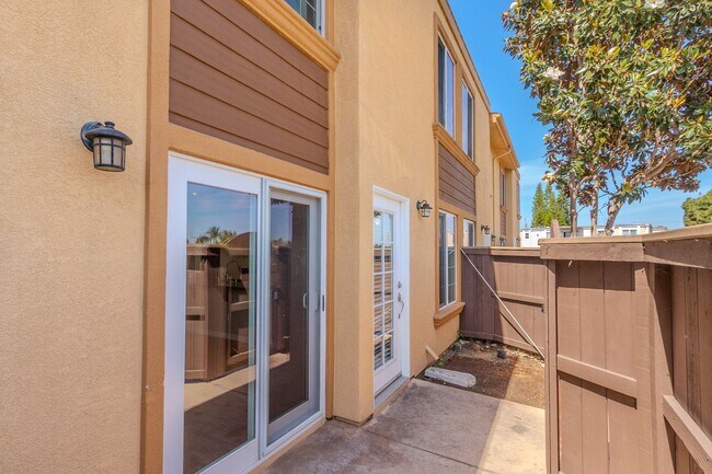 Building Photo - 5252 Balboa Arms Dr