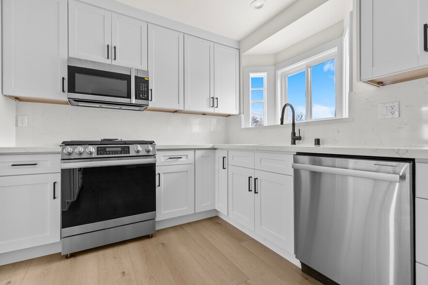 Building Photo - 6921 Bluebell Ave