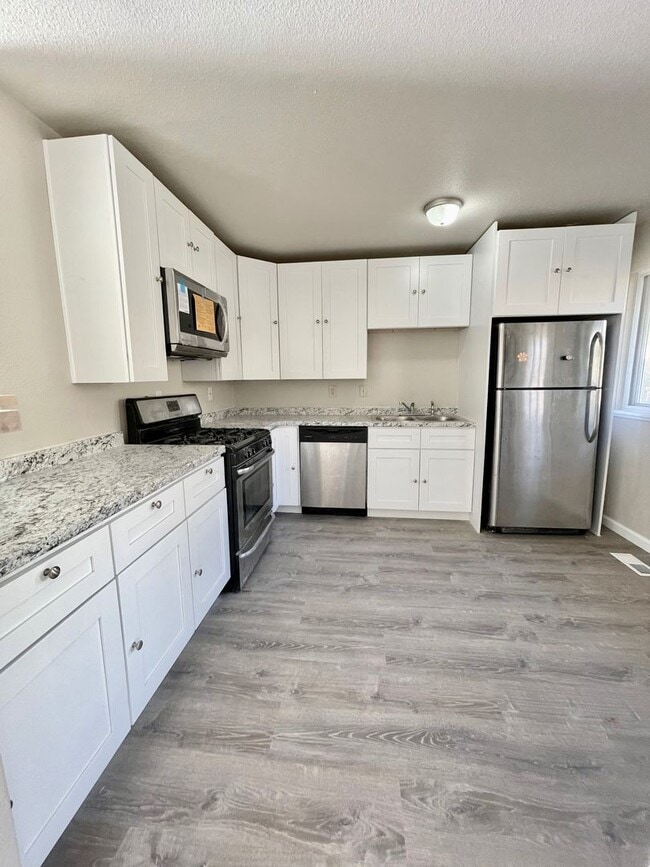 Building Photo - 3 Bedroom/ 1 Bathroom Rancher Close To Fort Carson