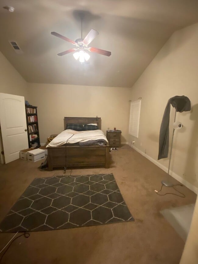 Building Photo - Move into Northwest Hanford and relax in your spa!