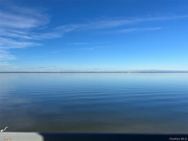 Building Photo - 19 Pine Ln