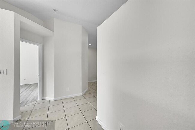 Building Photo - 5642 NW 118th Dr