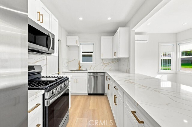 Building Photo - 1211 Cole Ave