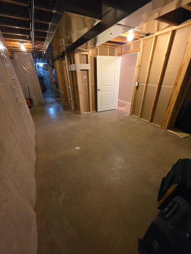 Building Photo - 487 Battle Creek Dr
