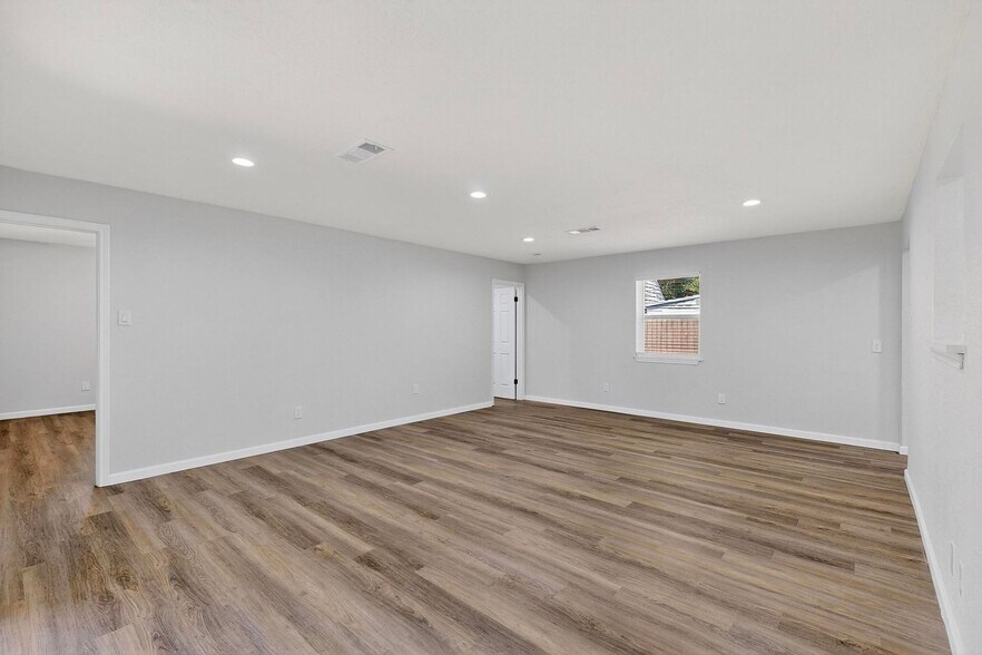 Building Photo - 903 Ravenswood Dr