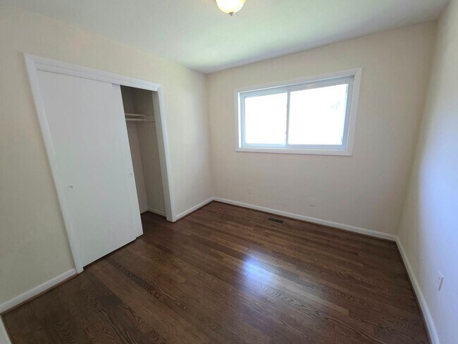 Building Photo - 87 Kendall Dr