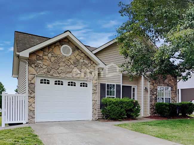 Building Photo - 104 Cameron Way Cir