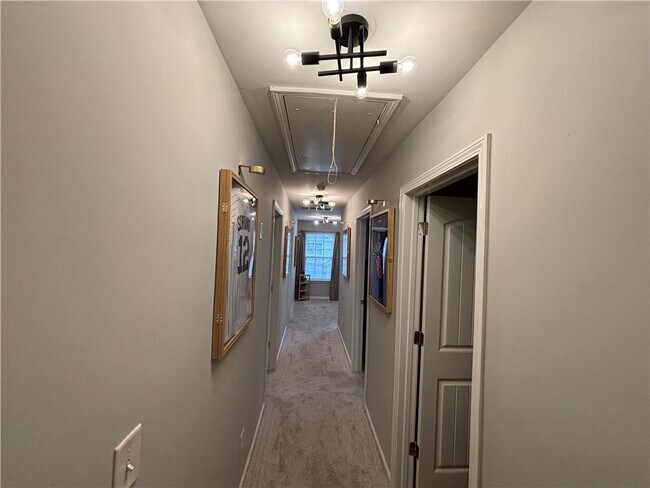 Building Photo - 518 Tulip Ln