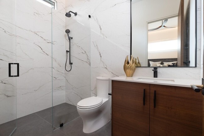 Building Photo - 1221 Richmond Rd