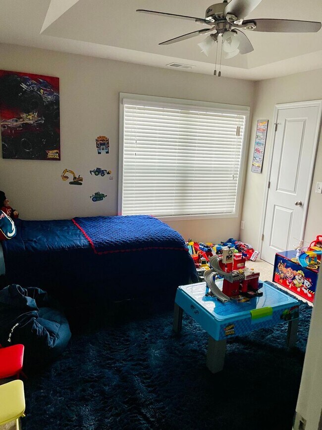 Building Photo - Wonderful Three Bedroom Home in Northeast Columbia!