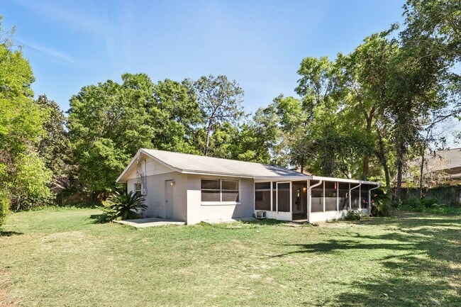 Building Photo - 1617 Acacia Rd