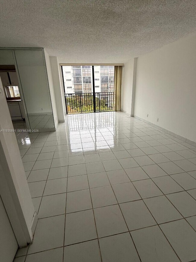 Building Photo - 16909 N Bay Rd