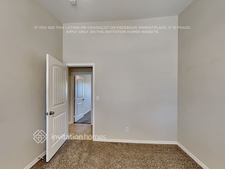 Building Photo - 8311 E Granada Rd
