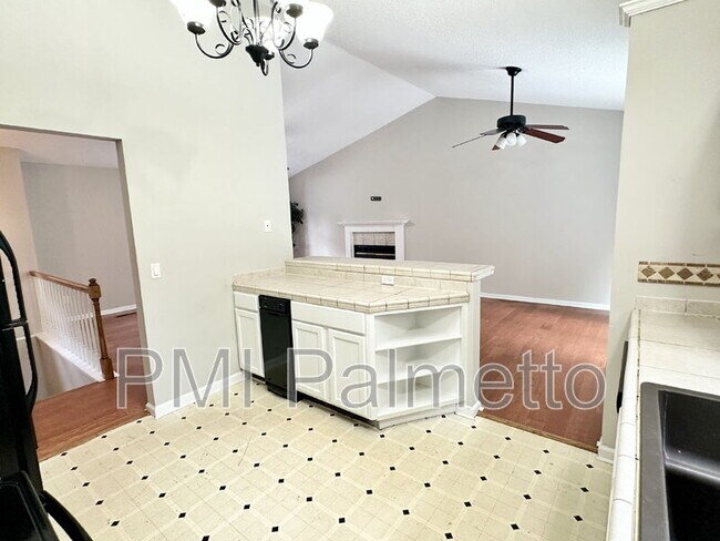 Building Photo - 844 Bentley Dr