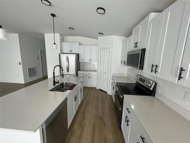 Building Photo - 112 Oakwood Ct