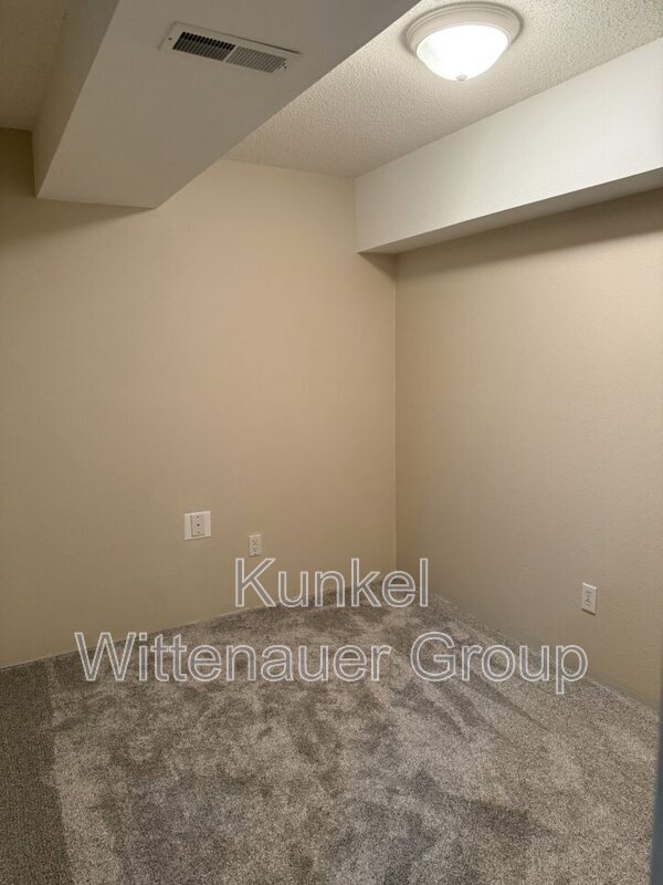 Building Photo - 601 Whetstone Ln