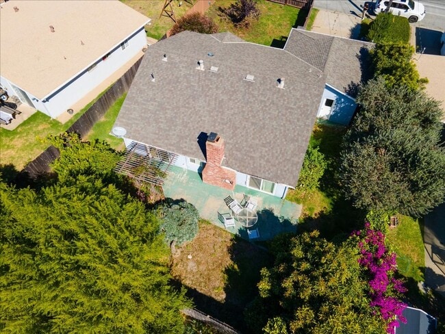 Building Photo - Three bedroom Carmel Home near ocean - Early May