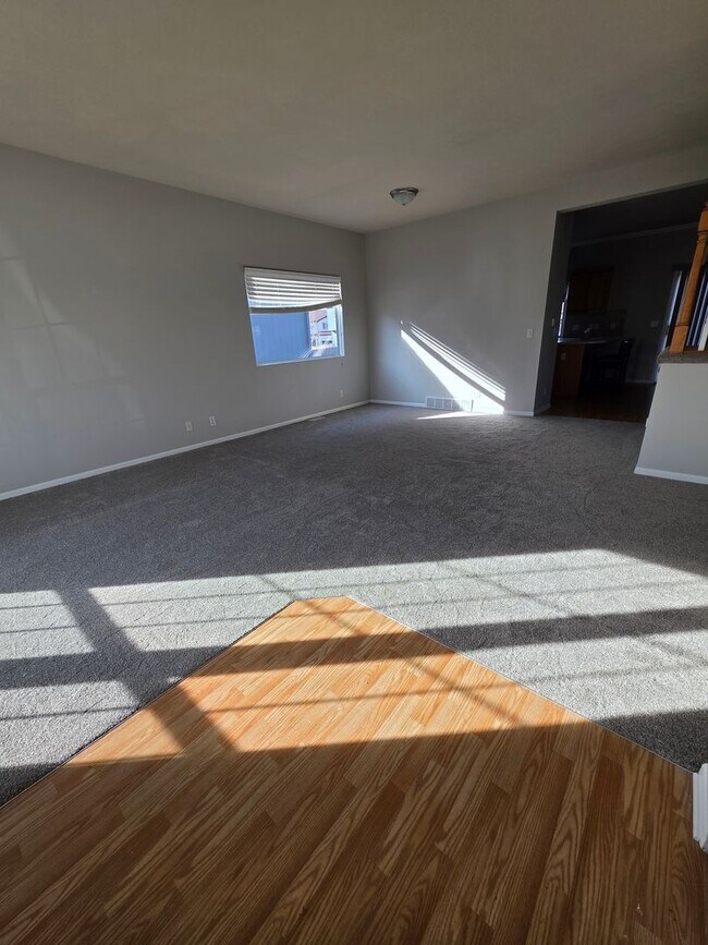 Building Photo - Primary Bedroom of Your Dreams! 3 bedroom/3 bathroom/3 car garage