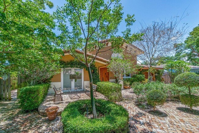 Building Photo - 870 NW 7th St