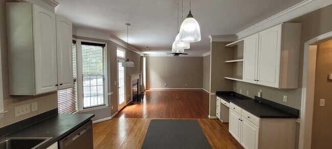 Building Photo - 8 Holly Springs Ln