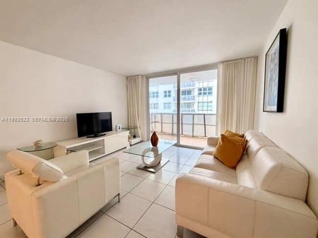 Building Photo - 6039 Collins Ave