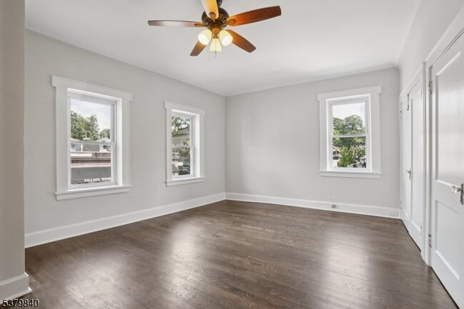 Building Photo - 166 Maplewood Ave