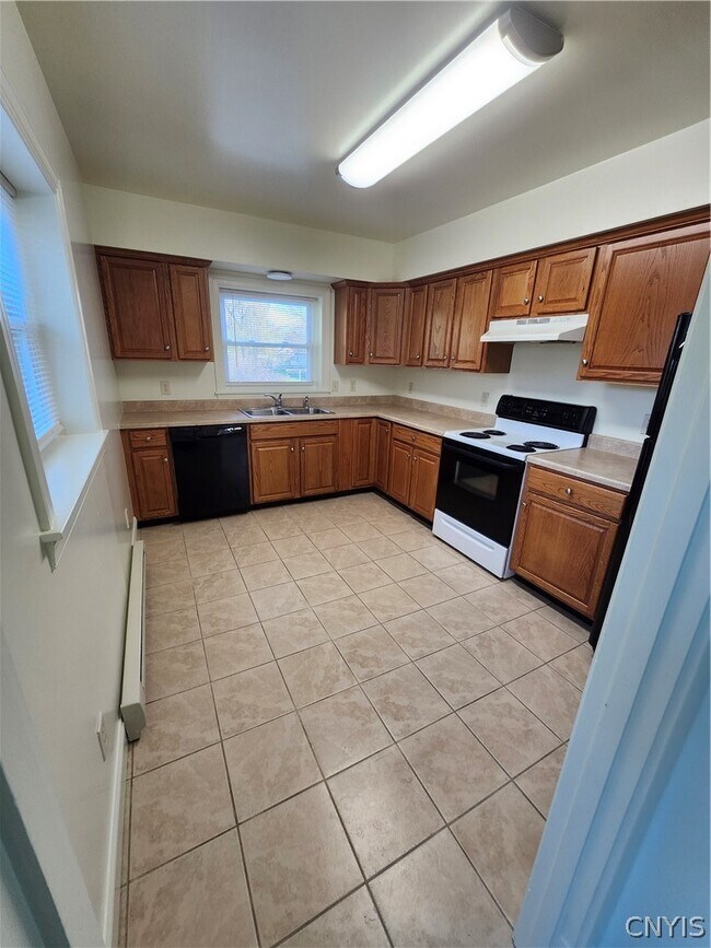 Building Photo - 2 Highland St