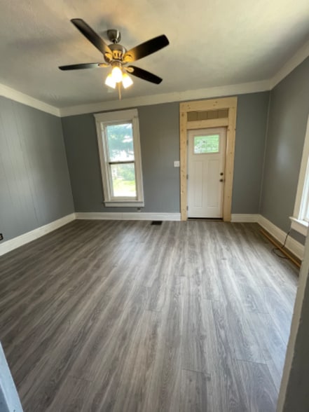 Building Photo - 305 Locust St