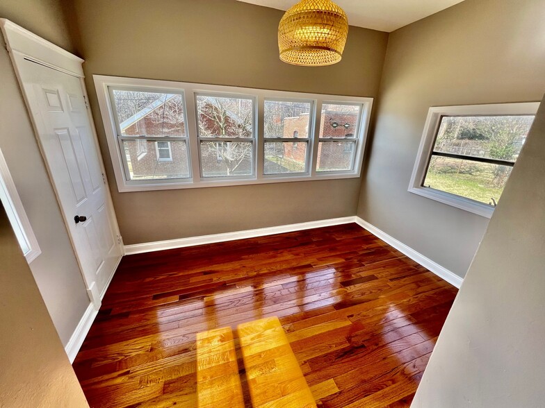 Breakfast/Reading Room off Kitchen - 5818 De Giverville Ave