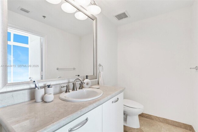 Building Photo - 6515 Collins Ave