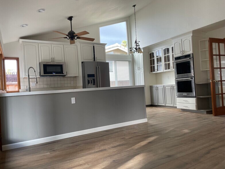 Building Photo - 717 Navaronne Way