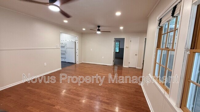 Building Photo - 142 Oak Ave