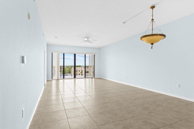 Building Photo - 370 Golfview Rd