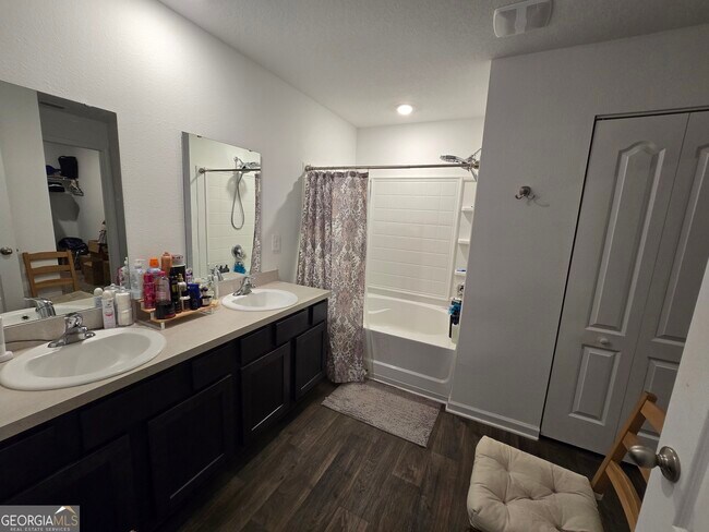 Building Photo - 108 Landing Blvd