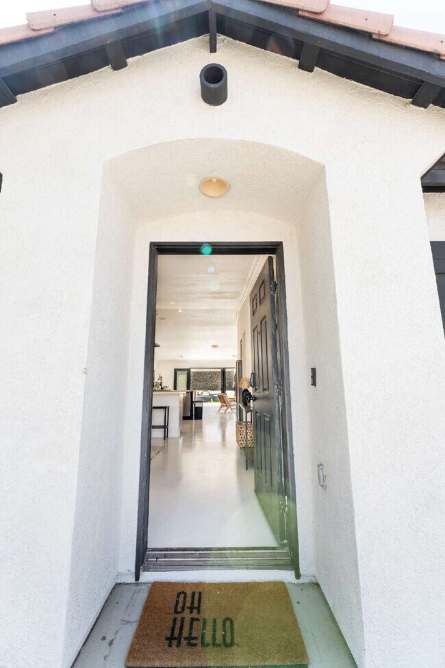 Building Photo - Coachella 4 Bedrooms Stunner