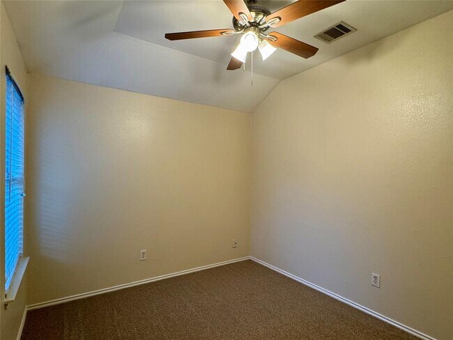 Building Photo - 227 Ashwood N
