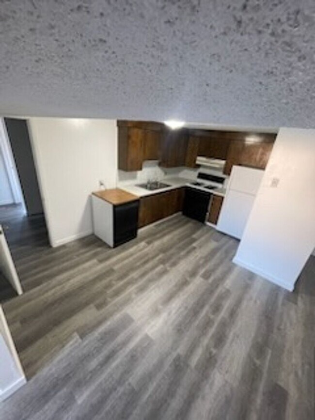 Building Photo - SINGLE FAMILY HOUSING -  2 bed/1 bath just off of University Parkway in Orem