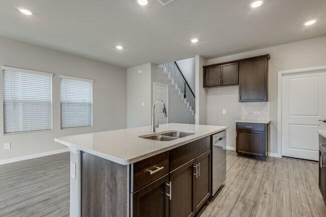 Building Photo - 209 Goosewood Dr