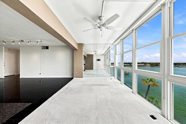 Building Photo - 7200 Sunshine Skyway Ln S