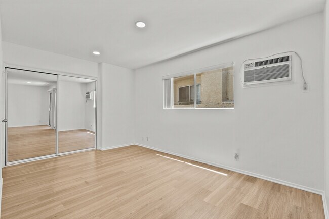 Building Photo - 15286 Sutton St