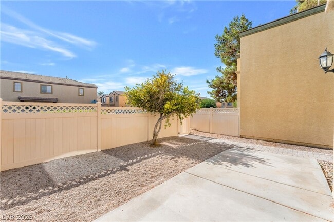 Building Photo - 6434 N Buttercup Creek St