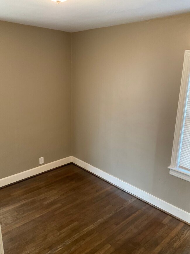 Building Photo - MOVE IN SPECIAL AVAILABLE!!