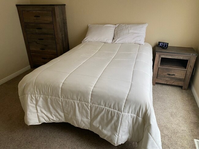 Building Photo - 750 Hayland Dr