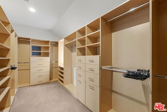 Building Photo - 18339 Linnet St