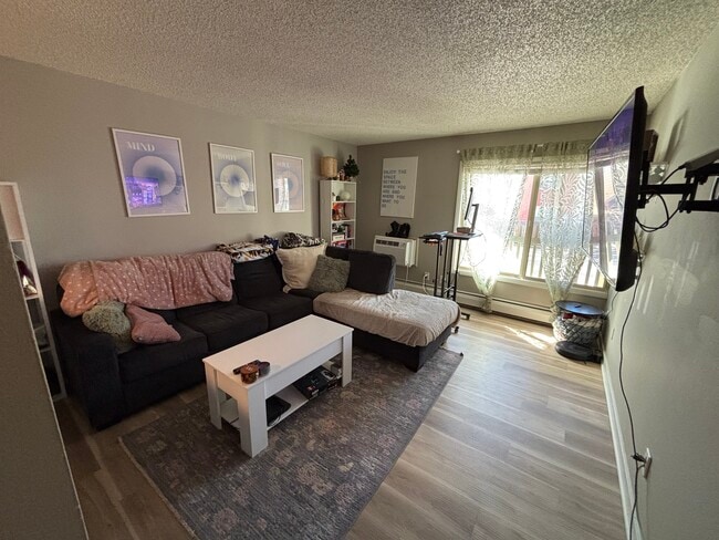 Building Photo - 2707 Valmont Rd