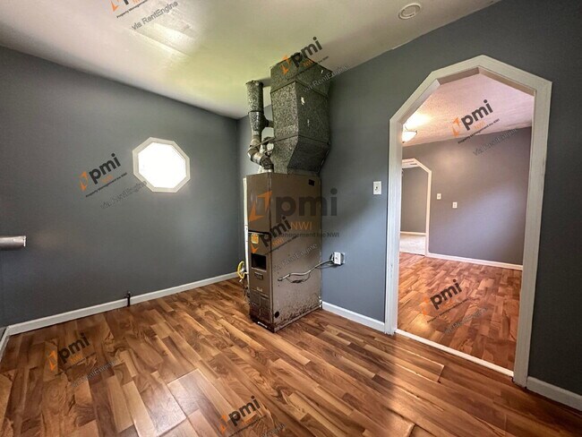 Building Photo - 3464 Iowa St
