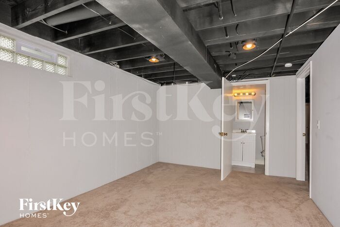 Building Photo - 7 Winded Way Ct