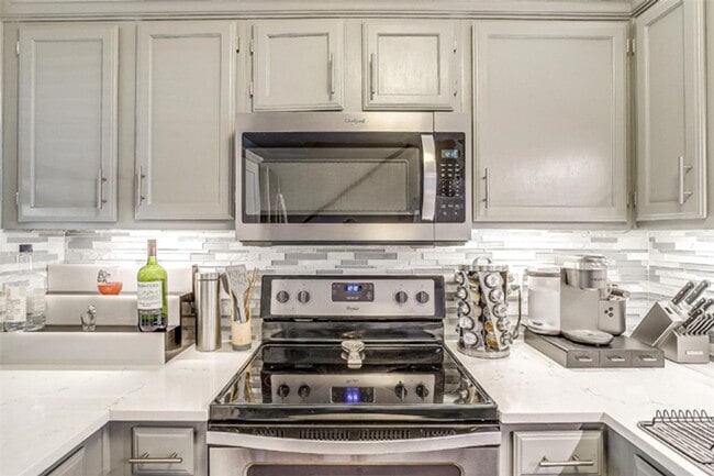 Building Photo - MOVE IN SPECIAL 3rd month FREE - Lovely 2-...