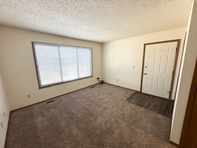 Building Photo - Discover Your New Home: 1-Bedroom, 1-Bathr...