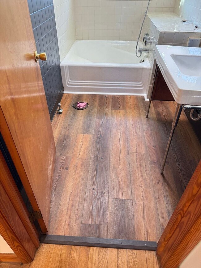 Building Photo - Large 3 Bedroom on Two Acres!